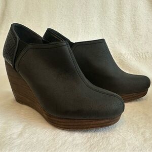 NWOT Dr Scholl’s wedge bootie black size 8